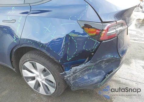 2020 Tesla Model Y Long Range Dual Motor All-Wheel Drive z USA, uszkodzony, nr VIN 5YJYGDEEXLF025231